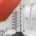 Gabi S Hues *