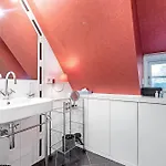 Gabi S Hues *